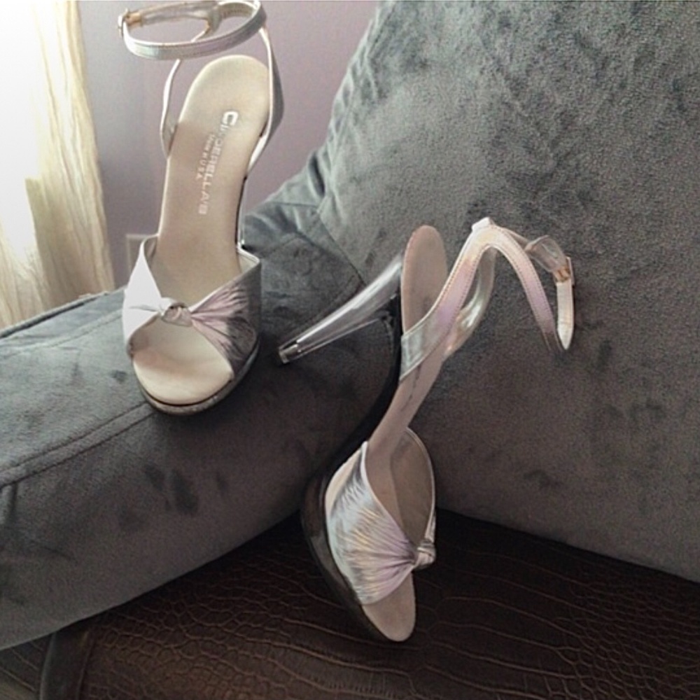 Cinderella’s Silver Heels 4 1/2” ‘glass’ heel w 1/2” platform, like new. Size7